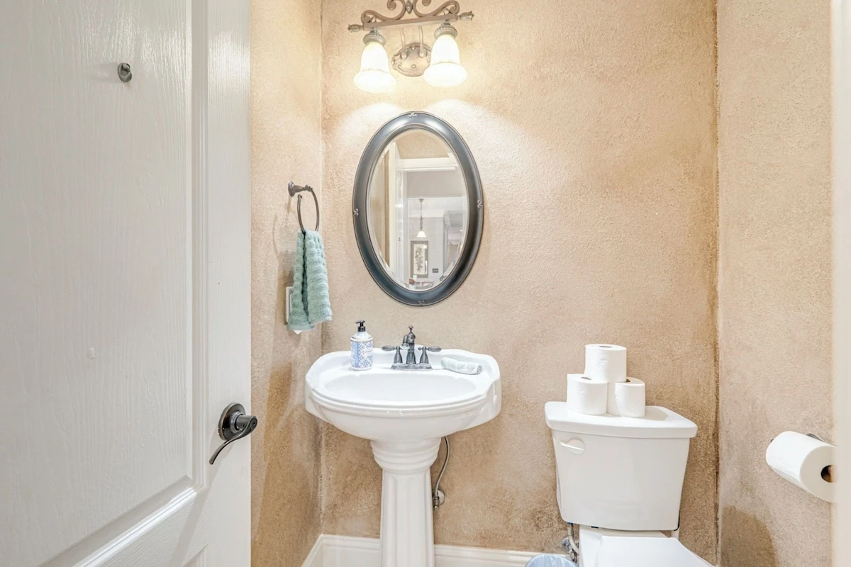 Bathroom at lincoln green - Photo 9