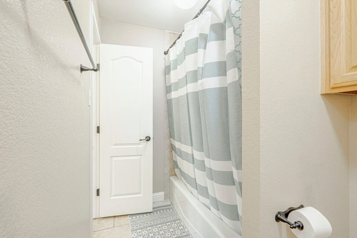 Bathroom at lincoln green - Photo 1