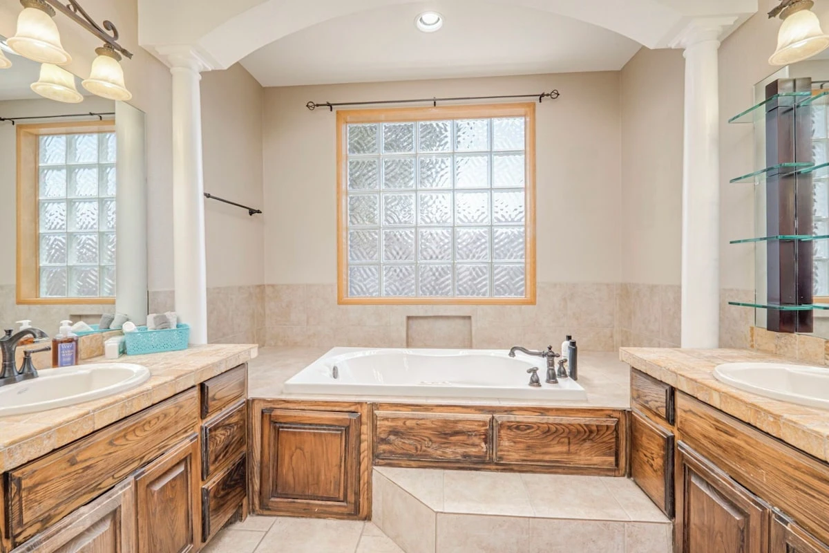 Bathroom at lincoln green - Photo 6