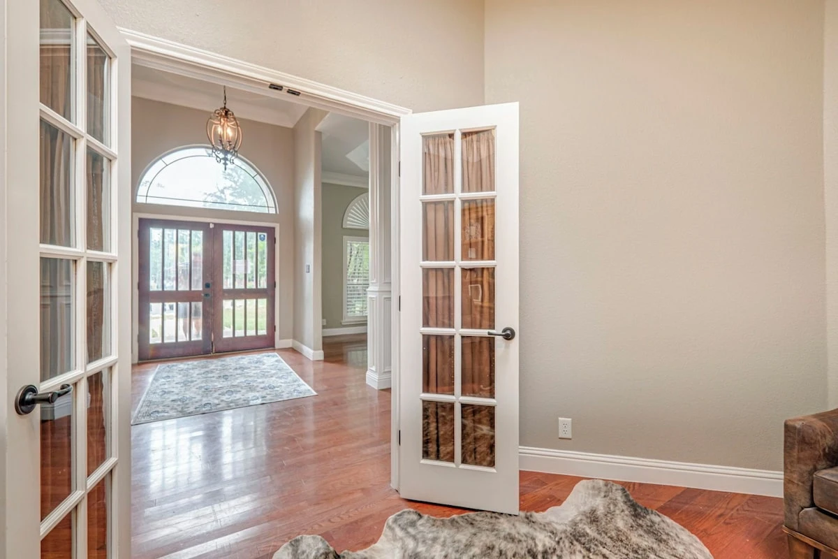 Living Room at lincoln green - Photo 4